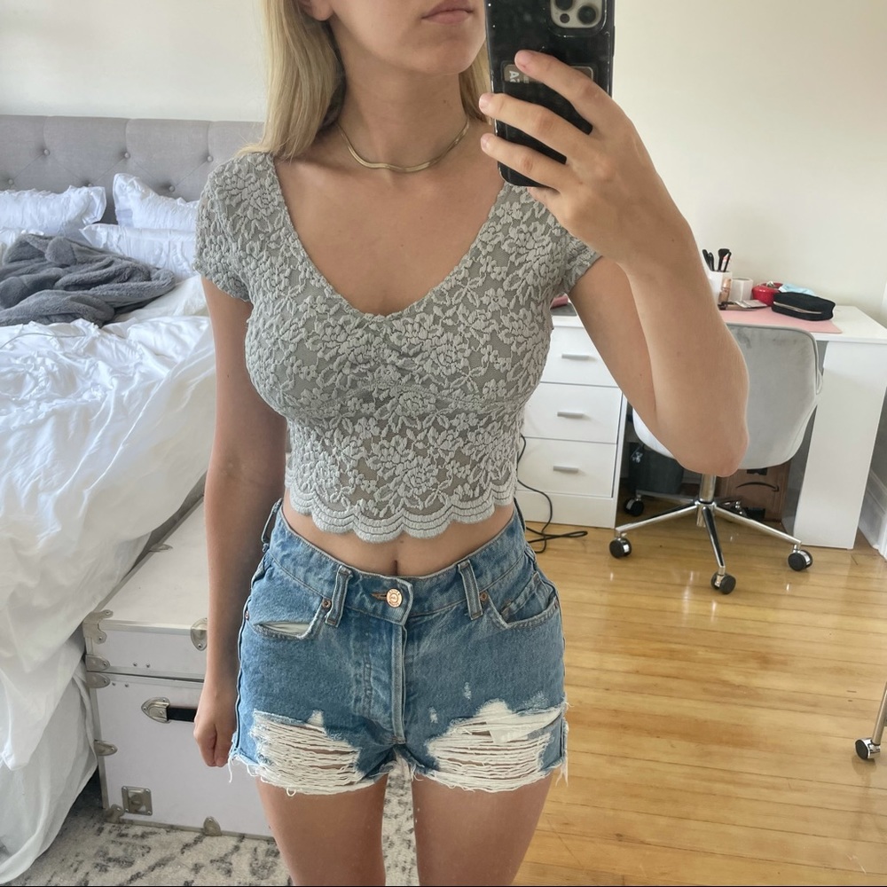 Abercrombie & fitch gray lace crop top size XS